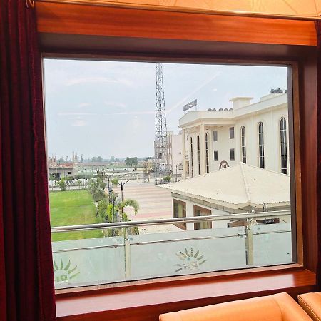 Royal Heritage Hotel & Resort Ayodhya Exteriér fotografie