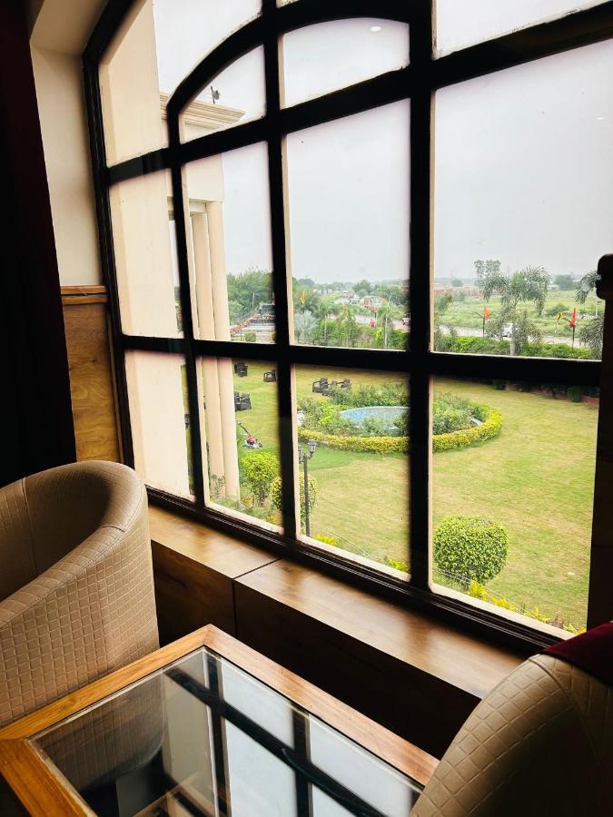 Royal Heritage Hotel & Resort Ayodhya Exteriér fotografie